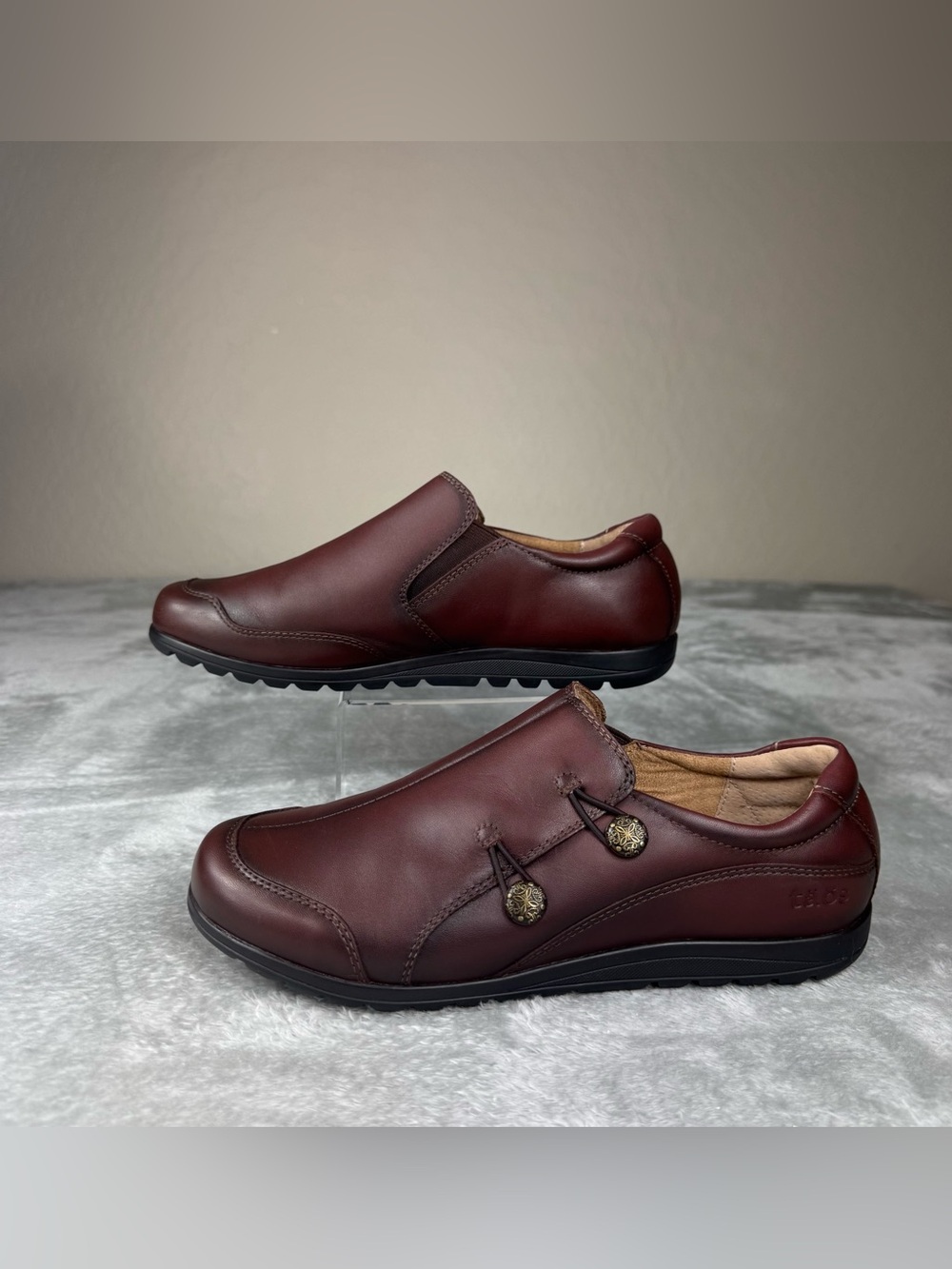 Taos Womens Size 8.5 Casual Blend Whiskey Leather Slip On Shoes
